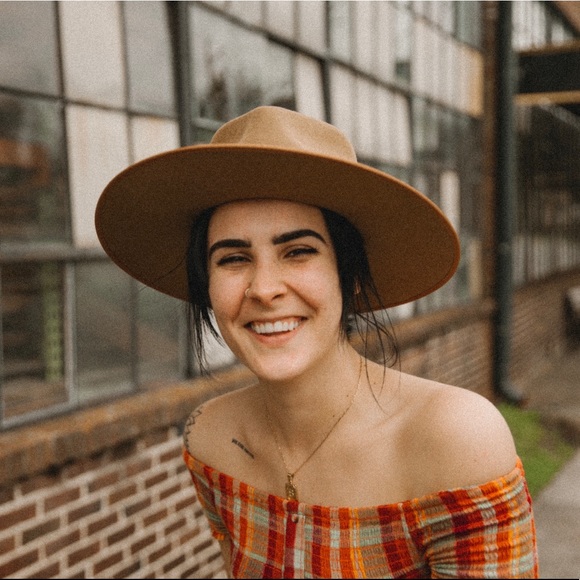 Meet your posher, Bridgette - Picture 8 of 8